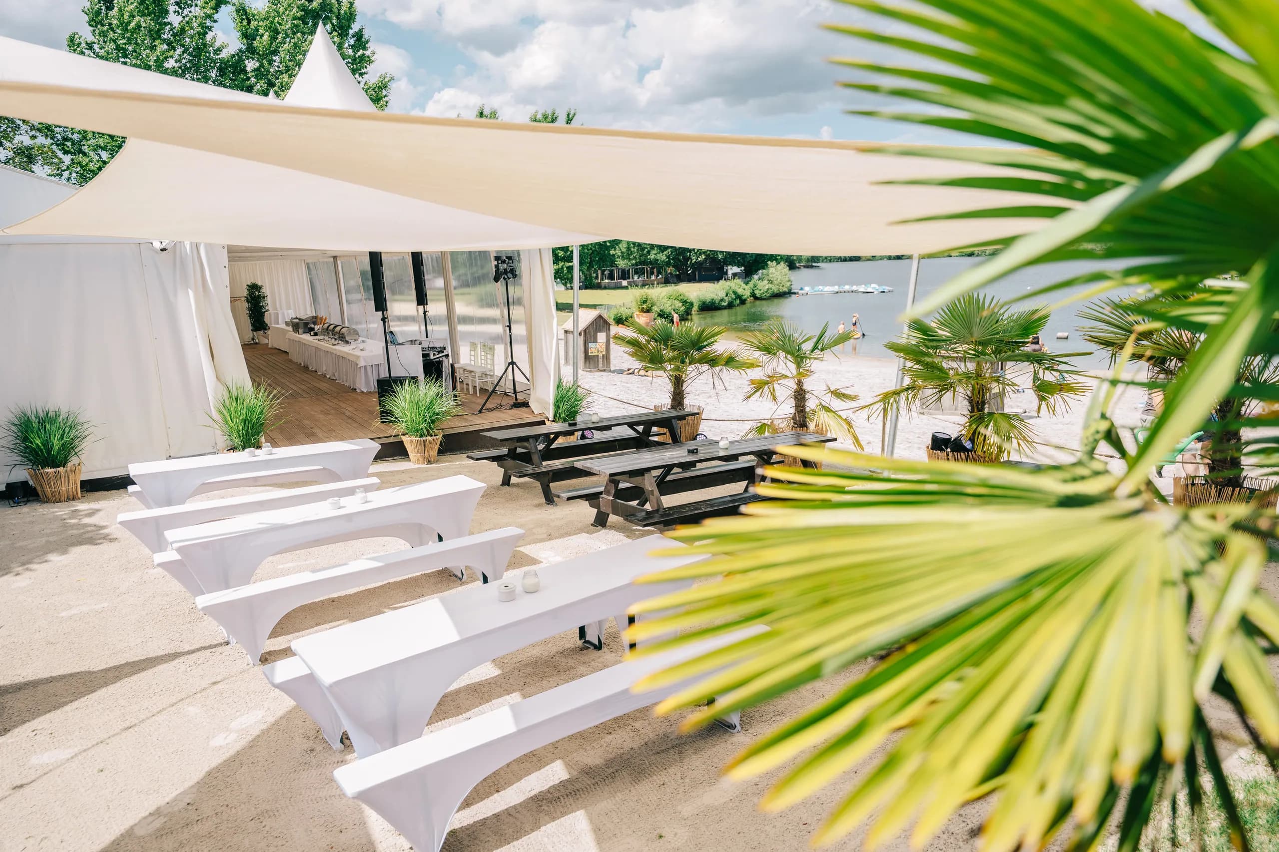 Beachclub & Ski-Hütte